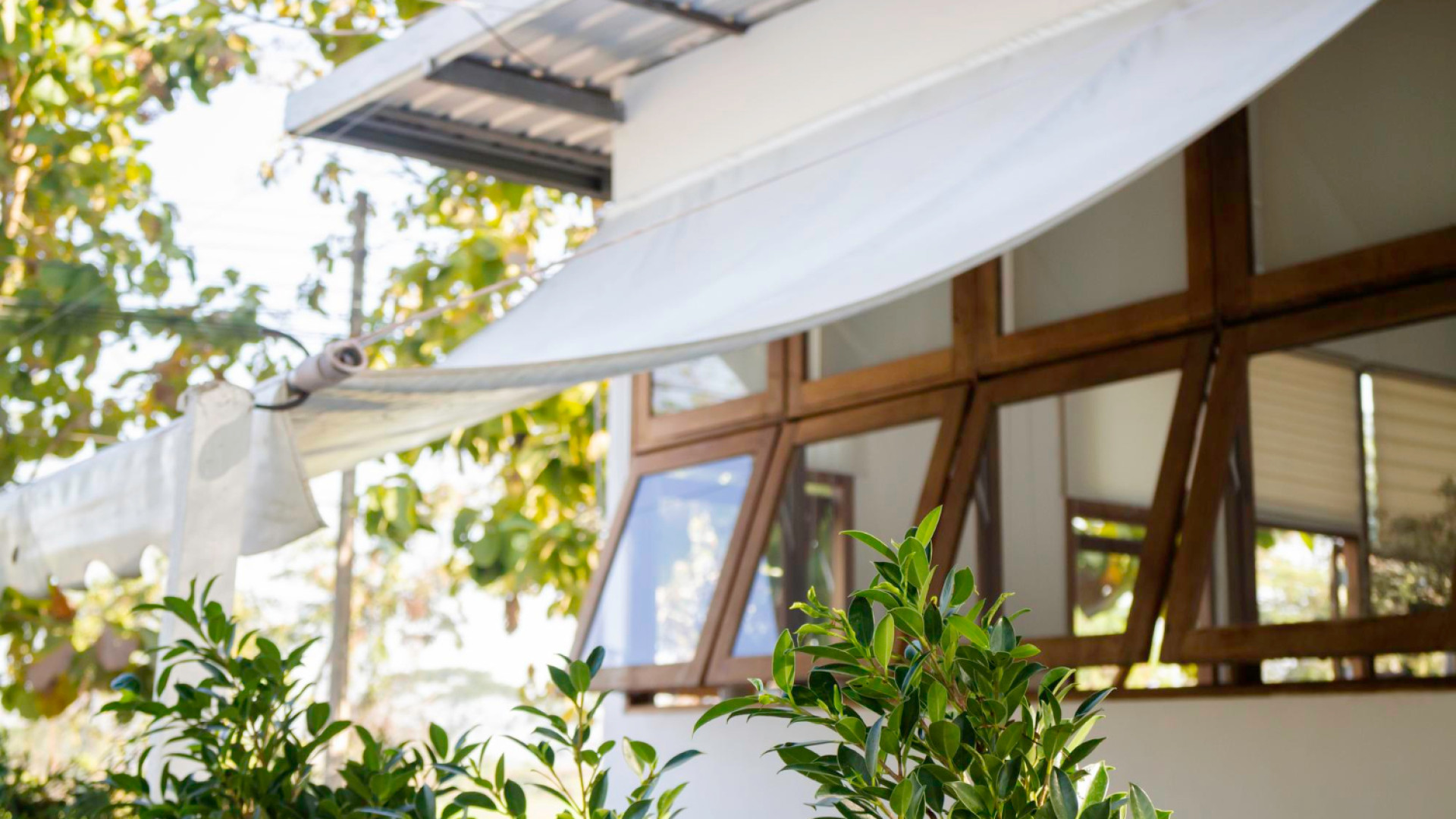 Store de terrasse : comment bien choisir son équipement extérieur ?